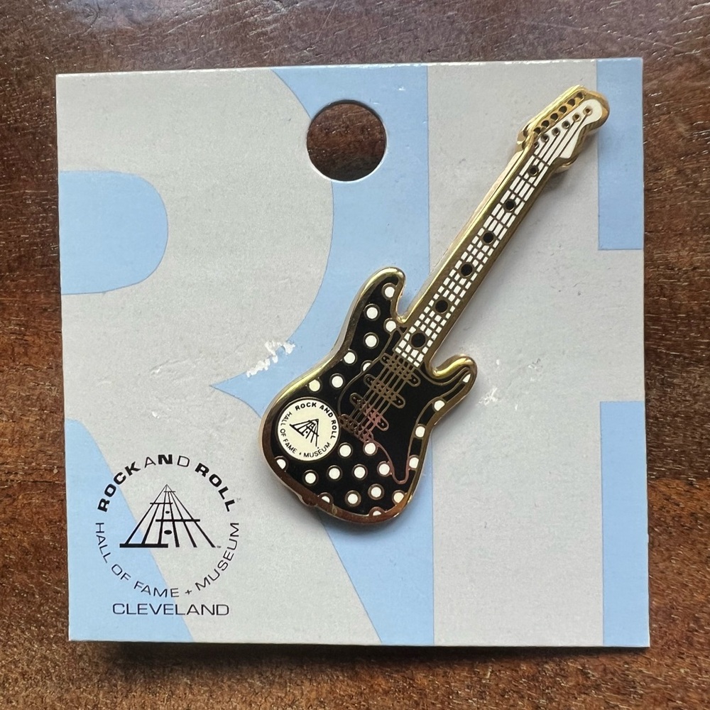 NEW Cleveland Rock N Roll Hall Of Fame Museum collectible Souvenir guitar pin